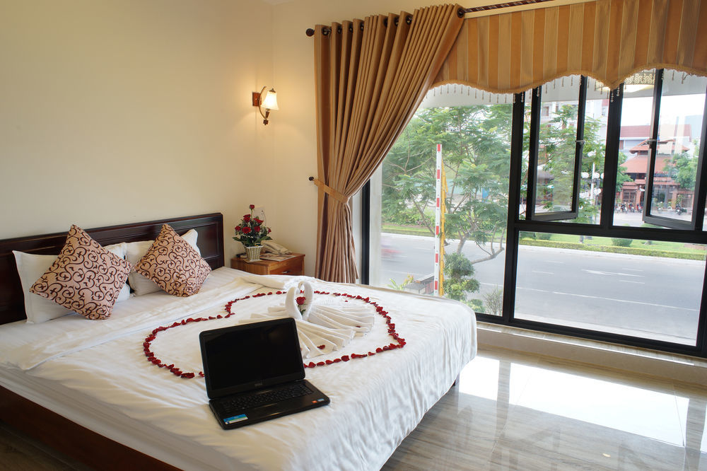 La Maison Danang Beach Hotel Extérieur photo